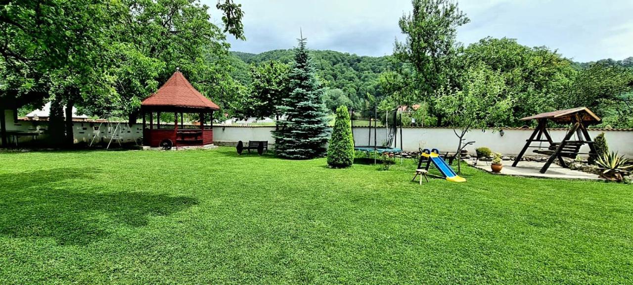 Pensiunea Miraj Polovragi Exterior foto