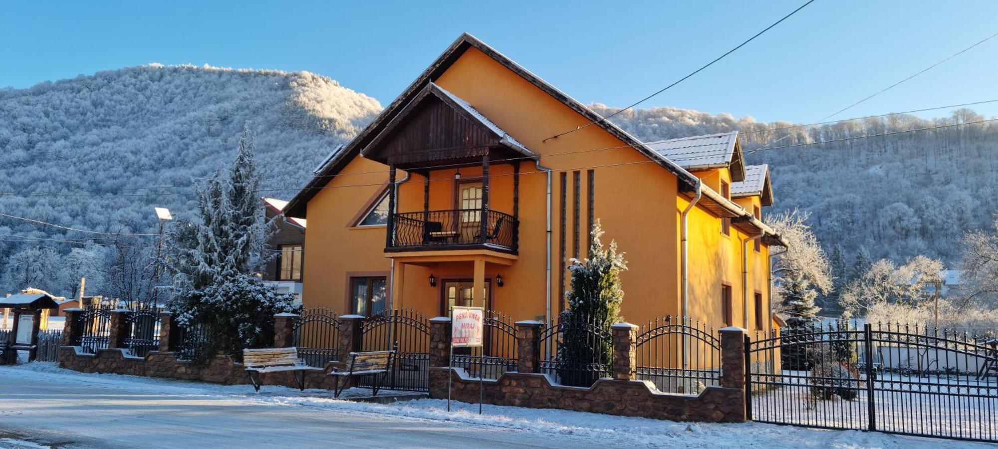 Pensiunea Miraj Polovragi Exterior foto