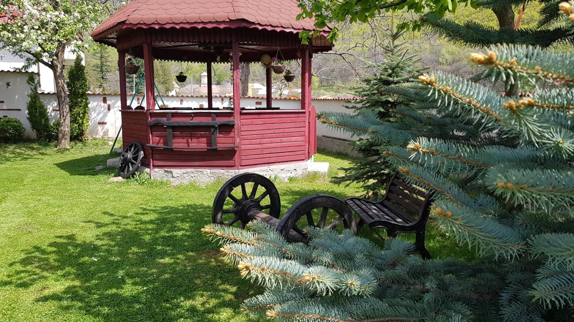 Pensiunea Miraj Polovragi Exterior foto